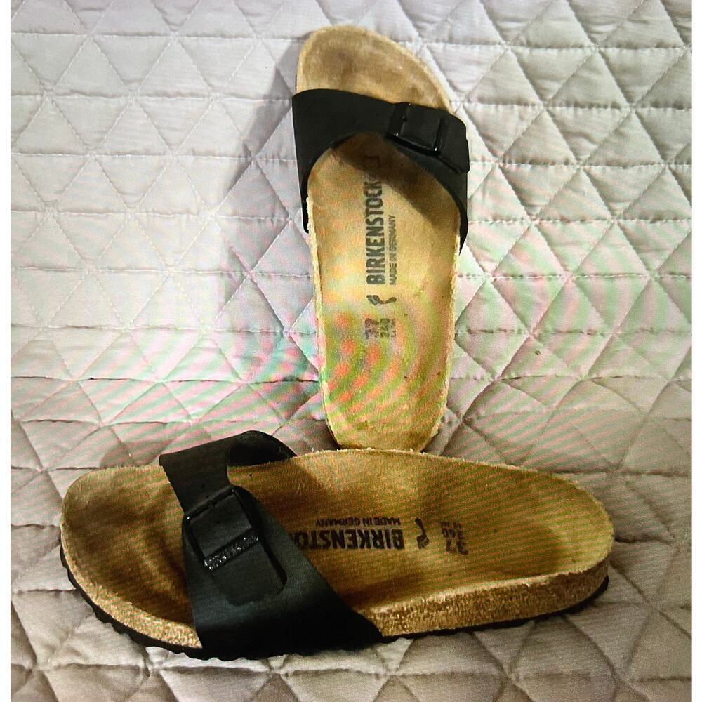 Madrid Birkenstock sandal
Size 37 - Picture 6 of 8